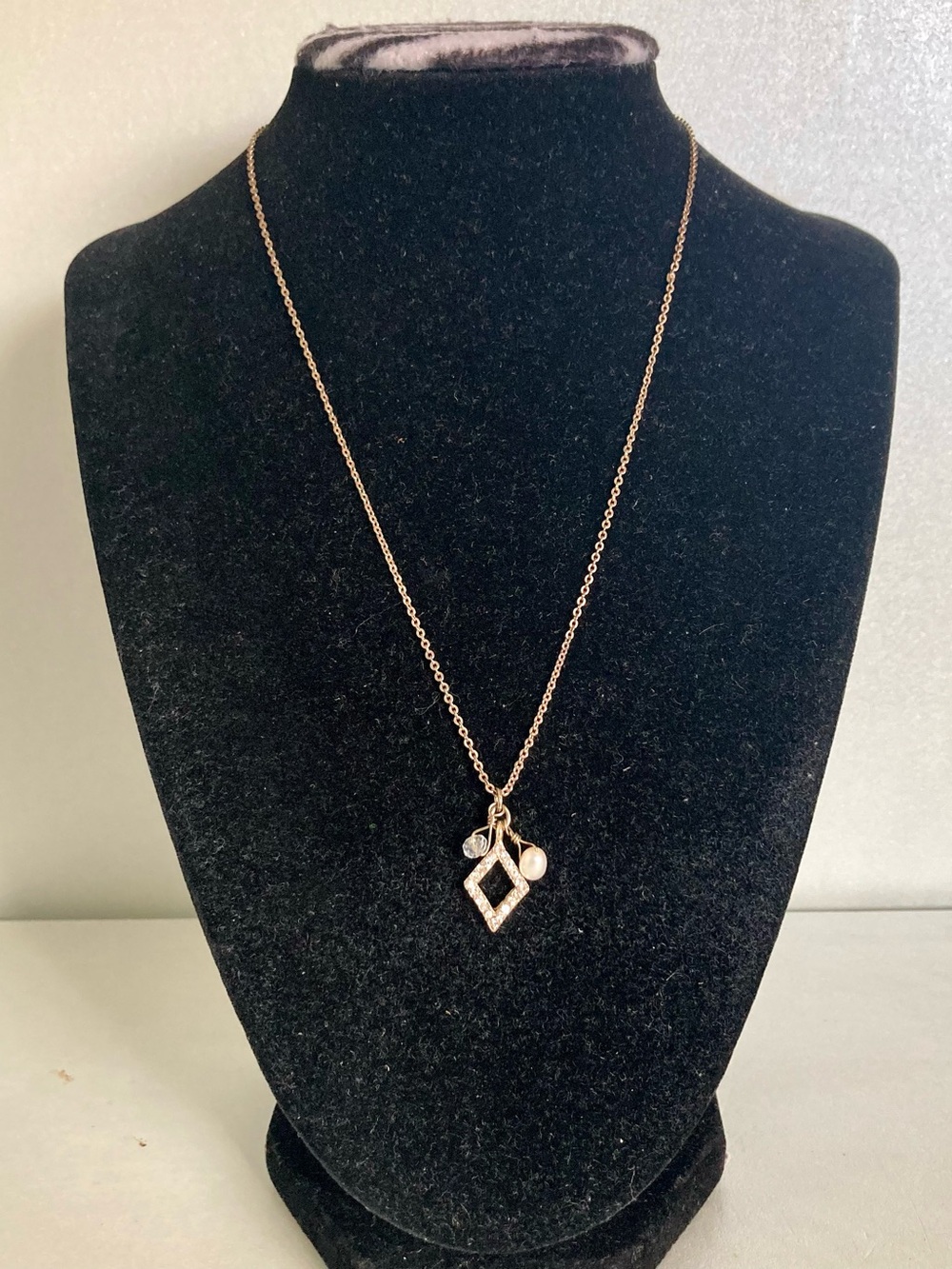 LOFT Gold tone chain rhinestone Pendant Necklace faux Pearl Crystal like Charms
